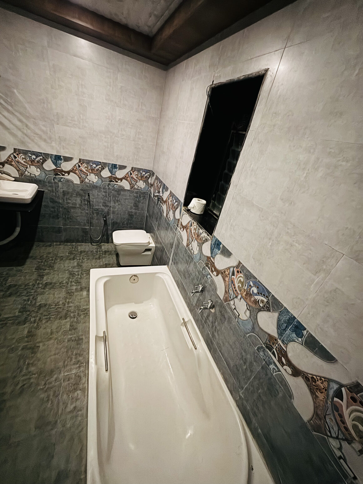 IMG_0169 “Splash into Luxury: Experience Thrills and Relaxation at SABO Resort’s Water Slides and Bathroom Tubs”