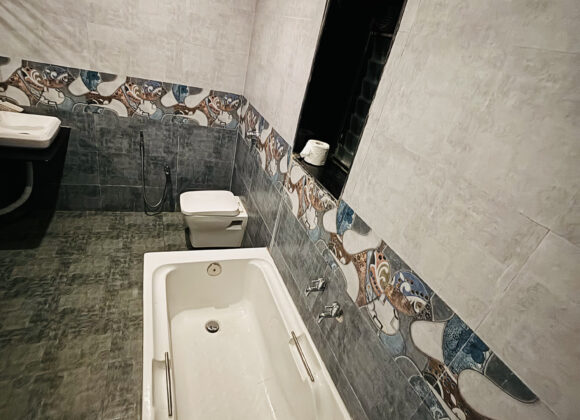 “Splash into Luxury: Experience Thrills and Relaxation at SABO Resort’s Water Slides and Bathroom Tubs”